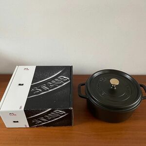 【美品】staub ストウブ ピコ・ココット ラウンド 24cm ブラック　