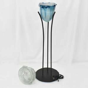(778R 0419M2) 1円～ 置物 花瓶 花器 花入 スタンド付 コード 4点セット インテリア 工芸ガラスの画像1