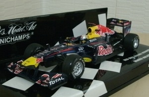 Red Bull F1 2台セット　レッドブルレーシング RB7 2011 ショーカー 2005 ミニチャンプス 1/43