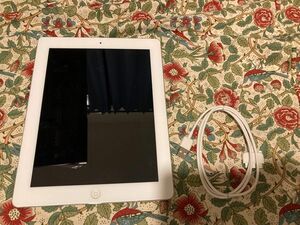 iPad 2 16GB MC979J/A（第２世代）充電ケーブル付