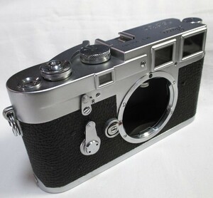 Leica/Leitz ライカ M3 ERNST LEITZ WETZLAR シングルストローク ボディー M3-755103 1955年製 良品かと です。