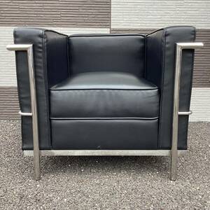  black chair 1 seater . sofa ②