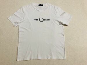 Lサイズ　FRED PERRY　フレッドペリー　 半袖Tシャツ 白 カットソー