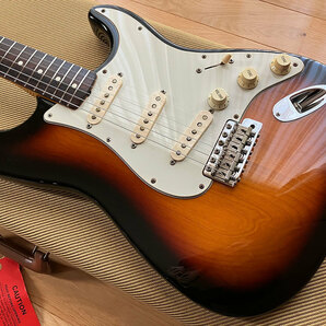★美品 Fender USA American Vintage 62 Reissue Stratocaster ストラトキャスター 付属品多数の画像1