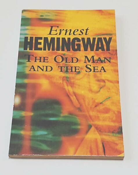 送料無料 Ernest Hemigway The Old Man and the Sea ペーパーバック
