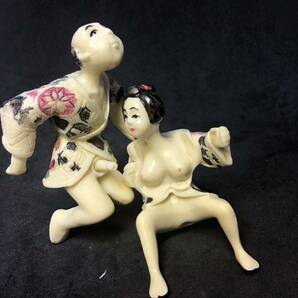 【智】春画 男女まぐわい人形 枕絵 磁器人形？練リ物？夫婦人形 豆人形 彫刻 置物 高さ約8cm 現状品 昭和レトロ の画像10