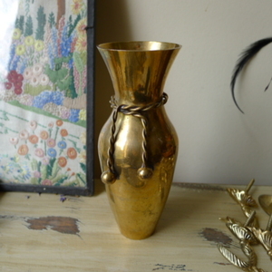 英国 アンティーク 真鍮製 花ひん ブラス タッセル 花器 ディスプレイ 撮影用 ヴィンテージ イギリス蚤の市 フランスブロカント 728