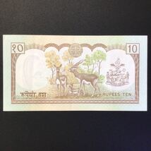 World Paper Money NEPAL 10 Rupees【1985-87】〔King Birendra Bir Bikram〕.._画像2