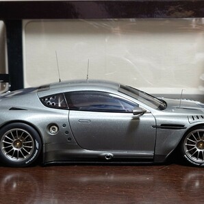 【美品希少】Aston Martin DBR9 [Plain Body Version] アストンマーチン 1/18 AUTOart [ル・マン24時間耐久 2005 プレーンボディガンメタ]の画像2