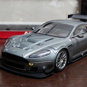 【美品希少】Aston Martin DBR9 [Plain Body Version] アストンマーチン 1/18 AUTOart [ル・マン24時間耐久 2005 プレーンボディガンメタ]の画像1