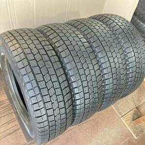 掘り出し物! スタッドレス215/70R15LT 4本／107/105L／DL DSV-01 9分 送料込16800円〜 A4513-80の画像1