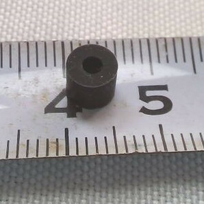 1個 SONY カセットウォークマンFX、EXシリーズ（EX-808、707、88、621他）修理用 ピンチローラー 外径5.5mm 幅4.5mm 穴径2.1mm★新品の画像3