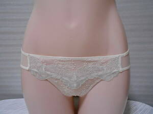 16)Chut! INTIMATES_光沢シルバー透け花レース&ホワイトレース_サイド～バック光沢2WAYマイクロメッシュ薄ツルパンティM