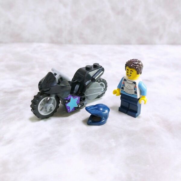 《新品》 LEGO　パーツ　正規品　ミニフィグ　バイク　手動式モーター搭載　遊べるレゴ