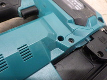 中古美品 マキタ makita 40Vmax充電式仕上釘打機 FN001GRD 新でん_画像5