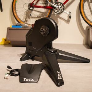 Tacx FLUX SMARTスマートトレーナー ローラー台の画像1