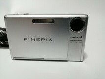 動作確認済み FUJIFILM 富士フィルム FinePix Z3 コンパクトデジタルカメラ　美品_画像1