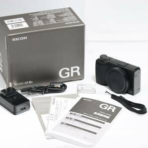 ★美品 ショット数187回★RICOH GR IIIx 元箱 バッテリ 充電器 取説 保証書付の画像1