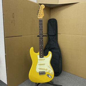 V076-H21-1345 ▲Fender フェンダー R061945 エレキギター ストラトキャスター ケース付 通電確認済み