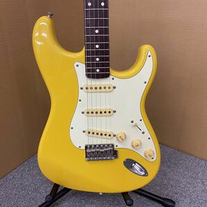 V076-H21-1345 ▲Fender フェンダー R061945 エレキギター ストラトキャスター ケース付 通電確認済みの画像3