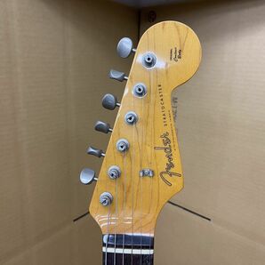 V076-H21-1345 ▲Fender フェンダー R061945 エレキギター ストラトキャスター ケース付 通電確認済みの画像4