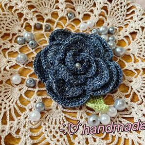 ハンドメイド お花ブローチ 手編み かぎ針編み かわいいお花形ブローチ 304の画像1