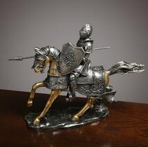 新作 北欧 騎士 馬 置物 レトロ インテリア 馬 オブジェ 工芸品 ヨーロッパ 雑貨 置き物 アン コレクション タ_画像1