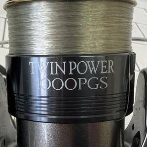 F045-T8-1180 ◎ SHIMANO シマノ TWIN POWER 1000PGS ツインパワー スピニングリール 釣具 カバー付きの画像7