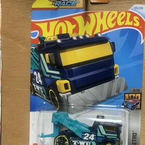 ホットウィール ベーシック2024 Gアソート ヘビー ヒッチャー hot wheels heavy hitcherの画像1