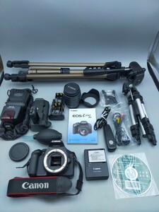 ●Canon EOS Kiss X4 レンズキット デジタル一眼レフカメラ 三脚ストロボなど付属品多数