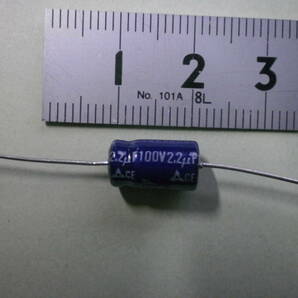 電解コンデンサー 2.2μF 100V チューブラ型 ５個セット 未使用品  【複数セット有】【管67】の画像1