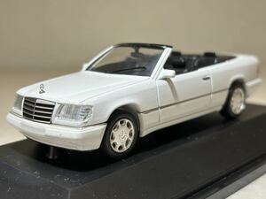 1/43「メルセデスベンツ E320 カブリオレ」ホワイト」W124後期 ホワイト ヘルパ製