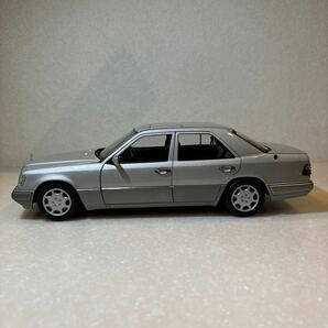 1/18「メルセデス・ベンツ E320」W124後期1995モデルミニカー シルバー AUTOart MILLENIUMの画像5