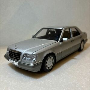 1/18「メルセデス・ベンツ E320」W124後期1995モデルミニカー シルバー AUTOart MILLENIUMの画像1