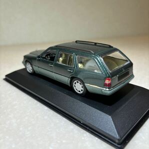 1/43 「メルセデスベンツ W124 後期 Eクラスステーションワゴン」 マラカイトグリーンメタリック ミニチャンプス製の画像2