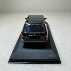 1/43「メルセデスベンツ W124 後期 Eクラスステーションワゴン」ブルーブラックメタリック ミニチャンプス製の画像4