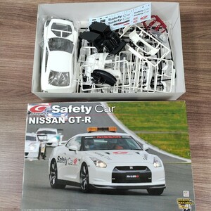 1/24 　アオシマ スーパーGT safety Car 　NISSAN GT-R プラモデル 