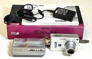 カシオ 中古コンパクトデジカメ CASIO EXILIM EX-Z55、元箱・取説・USBクレードル(CA-24)付属、古い物につきジャンク扱い