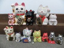 招き猫 置物 まとめて / 昭和レトロ 商売繁盛 縁起物 開運 金運 看板 人形 古い 昔_画像1