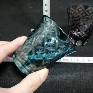 KI472. 昭和レトロ 江戸切子 切子グラス 冷酒グラス 青 ブルー 紫 タンブラー 2客セット/60の画像3