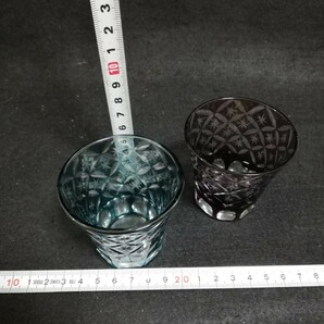 KI472. 昭和レトロ 江戸切子 切子グラス 冷酒グラス 青 ブルー 紫 タンブラー 2客セット/60の画像2