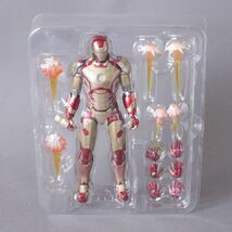 美品 IRON MAN 3 MK-42 アイアンマン マーク42 MARVEL マーベル BANDAI S.H.Figuarts キャラクター フィギュア ＃60※917/k.d_画像9