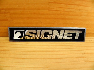 SIGNET 金属アルミ製 エンブレム ステッカー 170ｘ33mm ＊シグネット エンボス加工・粘着シール付プレート 