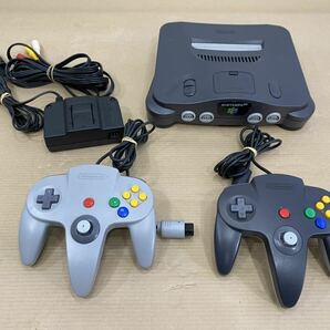 Nintendo 任天堂 ニンテンドー 64 ゲーム機本体 NUS-001 コントローラー ×2点 NUS-005 アダプター 端子コードの画像1