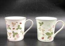 7700905-8【WEDGWOOD】WILD STRAWBERRY BONE CHINA ウエッジウッド ワイルドストロベリー ボーンチャイナ マグカップ 2種類 2客セット_画像3