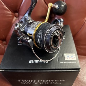 ◆◆ SHIMANO シマノ TWIN POWER SW 5000 XG リール 付属品 箱入り 希少 骨董品 アンティーク ビンテージ 昭和 レトロ ◆◆の画像1