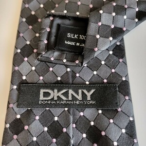 DKNY ( Donna Karan New York ) black square point . necktie 