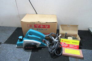 棚8.B1399 Makita マキタ 82mm 電気カンナ 1900B 電動カンナ 電動工具 