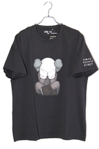 未使用品 KAWS × UNIQLO カウズ ユニクロ グラフィック プリント 半袖Tシャツ XXL Dark Gray ダークグレー 341-446311 /◆ メンズ_画像1