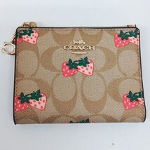 B691 [人気] COACH コーチ 二つ折り財布 ベージュ いちご柄 ミニ財布 シグネチャー | G★_画像2